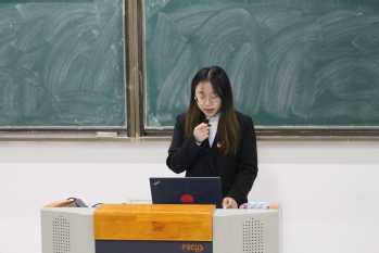 04 侯一景做工作报告 04 侯一景做工作报告